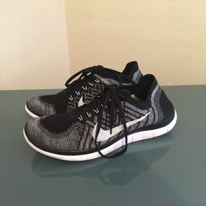 nike free 4.0 flyknit black and white